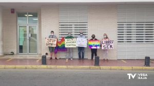 LGTBI Torrevieja se concentra para apoyar a la víctima de una presunta agresión homófoba