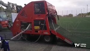 El campo de fútbol de Rojales renueva su césped artificial