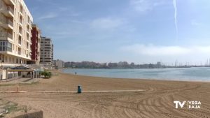 Fallece una mujer ahogada en un playa de Torrevieja y un hombre es asistido en Cala Capitán