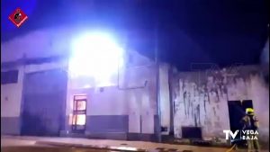 Monumental incendio en un taller de calzado ubicado en el Polígono Industrial San Juan de Catral