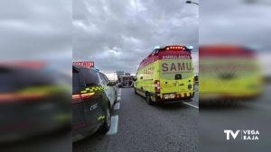 Un hombre de 43 años y una joven de 25 resultan heridos tras chocar sus vehículos en Almoradí