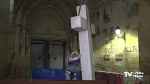 Abogados Cristianos se querella contra Vicent Marzà por la retirada de la Cruz de Callosa de Segura