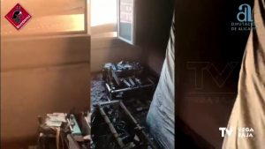 El fuego arrasa una vivienda en La Mata (Torrevieja)