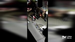 La Policía Local de Callosa detiene a cuatro hombres por una pelea en la terraza de un local