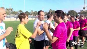 Los "amigos del cura" y "los amigos del alcalde" vuelven a enfrentarse en un partido solidario