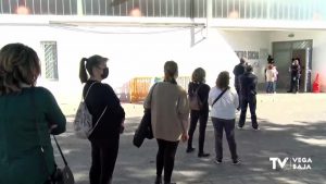 Orihuela vacuna a 2.000 personas al día en el centro de El Escorratel