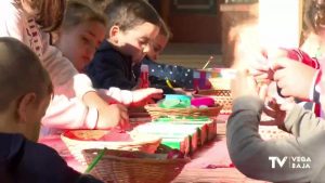 Papá Noel deja regalos, magia e ilusión en los pequeños de la Vega Baja