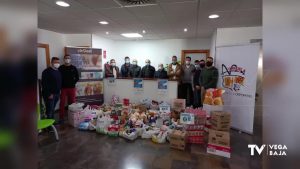 Los clubes deportivos de Orihuela entrean 600 kilos de alimentos y productos de higiene a Cáritas