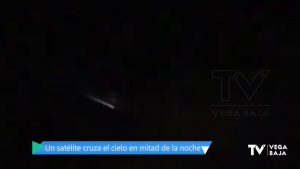 Un satélite averiado ilumina la noche de la Vega Baja