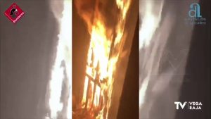 Se declara un incendio en la vivienda de un edificio abandonado de Callosa de Segura