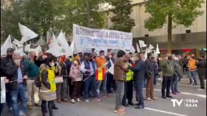 Agricultores y ganaderos protestan por los elevados costes de producción y el recorte del Trasvase