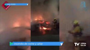 Las llamas devoran un coche en San Isidro y afectan una zona de cañar en Orihuela