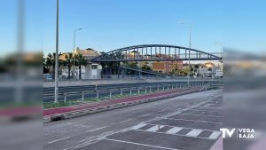 Se corta la N-332 durante la madrugada del jueves para reparar la pasarela de Orihuela Costa