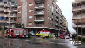 Los bomberos rescatan por la ventana a un hombre de 250 kilos en Torrevieja