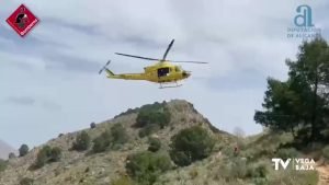 Los bomberos rescatan en helicóptero a un hombre de 67 años con síntomas de infarto