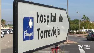Vuelca un camión basculante en Torrevieja y queda atrapado su conductor, un hombre de 58 años