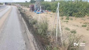 Vuelca un camión que transportaba gas butano en San Miguel de Salinas