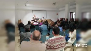Una treintena de personas se reúnen en Almoradí para definir el desarrollo turístico del municipio