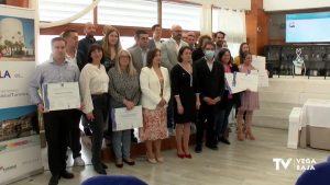 Colomer entrega una veintena de distintivos de calidad turística a entidades de Orihuela