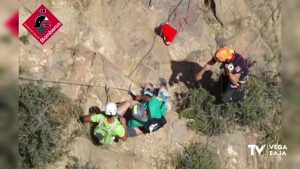 Rescatan a dos personas en la Vía Ferrata de Callosa son síntomas de deshidratación y agotamiento