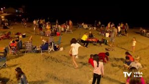 Guardamar prohíbe hogueras en la playa y Torrevieja repartirá maderas de pino y mimosa