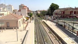 Los usuarios de los trenes de Cercanías entre Alicante y Murcia reclaman un mejor servicio