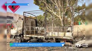 Un incendio en un almacén de Cox afecta a una vivienda y tres camiones