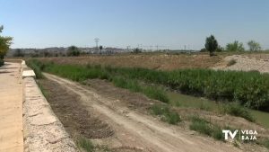 Las obras de refuerzo en los muros del cauce del río Segura en Formentera acaban a final de mes