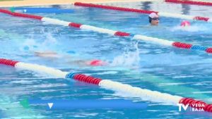 Tres socorristas salvan la vida a un menor que se estaba ahogando en la piscina municipal de Callosa