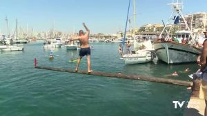 Los torrevejenses acompañan a la Virgen del Carmen en su día grande