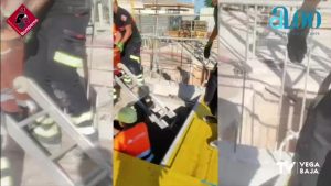 Rescatan a un operario por un golpe de calor mientras trabajaba en una obra de Orihuela Costa