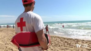 El SAMU recupera de una parada cardíaca a un hombre semiahogado en una playa de Guardamar del Segura