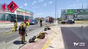 Incendio de un vehículo en la carretera de Orihuela- Bigastro. Ha afectado a un almacén de pintura