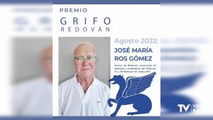 El expresidente del Redován CF, José María Ros Gómez, recibe el Premio Grifo de agosto 2022