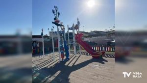 Se renuevan tres zonas infantiles de Cala Cerrada, Punta Prima y Cabo Roig