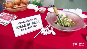 Las Amas de Casa de Albatera elaboran platos con granada mollar en honor a la Virgen del Rosario