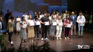Torrevieja premia a más de un centenar de alumnos por su esfuerzo y superación