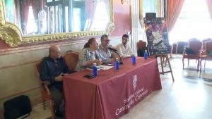 El cartel que anuncia el próximo Carnaval de Torrevieja rompe con lo convencional