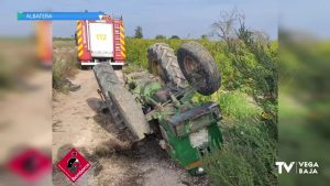 Muere un hombre de 83 años al volcar su tractor en Albatera