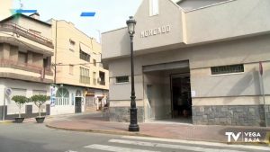 El Mercado de Abastos de Dolores estrena nuevo suelo y se prepara para reformar su fachada