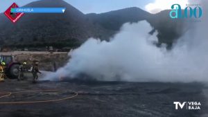 Arde maquinaria pesada en una nave industrial de Orihuela