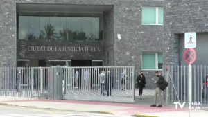 Juzgan a cuatro personas acusadas de agredir sexualmente a un hombre en Orihuela hace ocho años