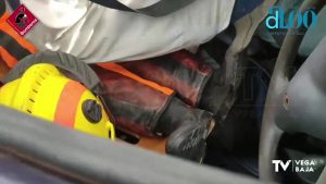 Los bomberos de Torrevieja realizan un simulacro para rescatar a una persona atrapada en su vehículo