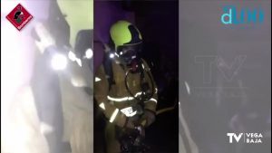 Un incendio en un parking abierto de Pilar de la Horadada deja 12 vehículos afectados por el fuego