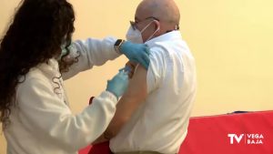 1.300 personas reciben cita para la doble vacunación en la Biblioteca Municipal de Torrevieja
