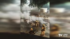 Incendio intencionado en unos contenedores de Almoradí