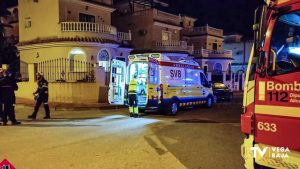 Los Bomberos rescatan a un hombre que se había caído en sus vivienda en San Fulgencio