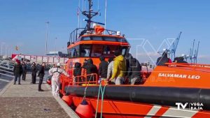 Una patera con 13 inmigrantes a bordo es interceptada frente a la costa de Torrevieja