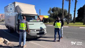 Detienen a un hombre y una mujer en Orihuela por asaltar con cuchillos a un camionero