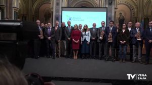 Los regantes premian a la Comisión Provincial del Agua de la Diputación de Alicante